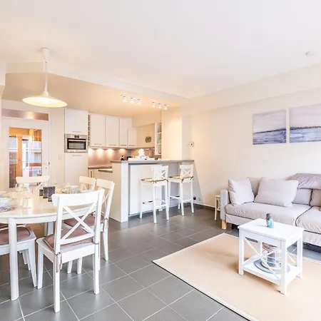 Appartement In St Idesbald With Sea Views *